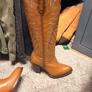 Rio Grande tan heeled boots